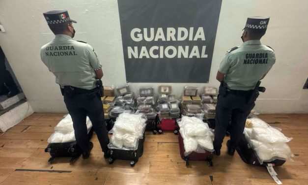Mujeres abandonan más de 50 millones de pesos en cocaína y metanfetamina dentro de maletas en aeropuerto de Tijuana