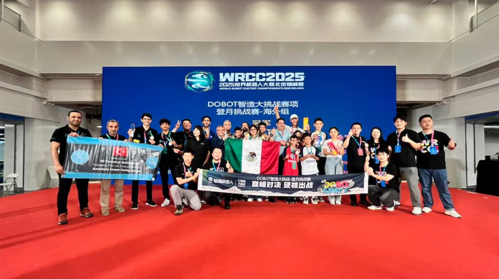 Equipo mexicano se corona con oro en concurso de robótica en China