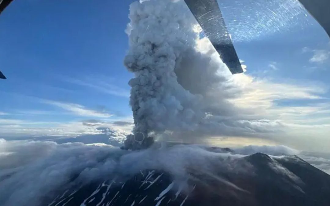 Primera erupción del volcán ruso Krasheninnikov en 600 años tras terremoto.