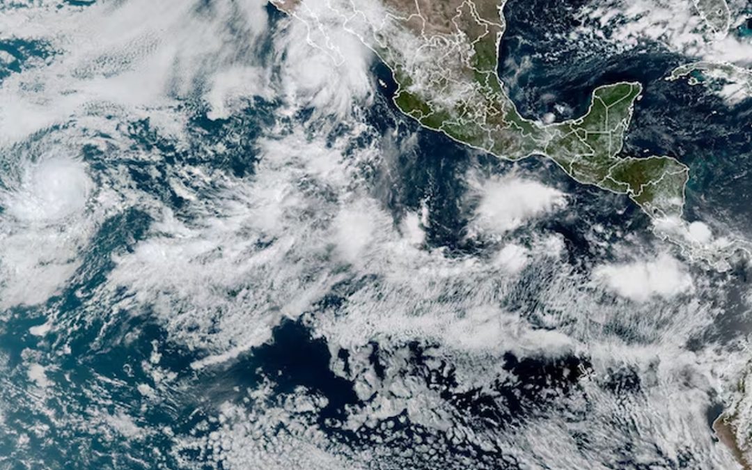 El huracán Lorena amenaza Baja California, región turística clave en México