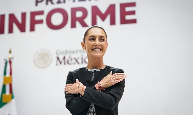Claudia Sheinbaum supera en aprobación a López Obrador tras su primer año en el cargo