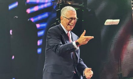 Salinas Pliego solicita actualización de su deuda con el SAT y promete liquidarla en 10 días