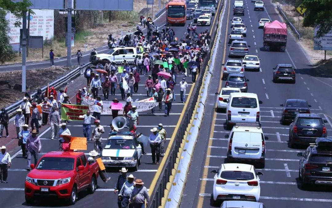 Campesinos liberan parcialmente carreteras, pero advierten continuidad en las protestas
