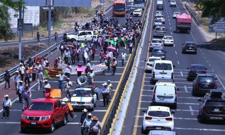 Campesinos liberan parcialmente carreteras, pero advierten continuidad en las protestas