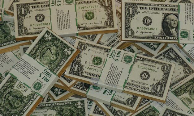 El peso mexicano se mantiene por debajo de 18 unidades por dólar en vísperas de Navidad