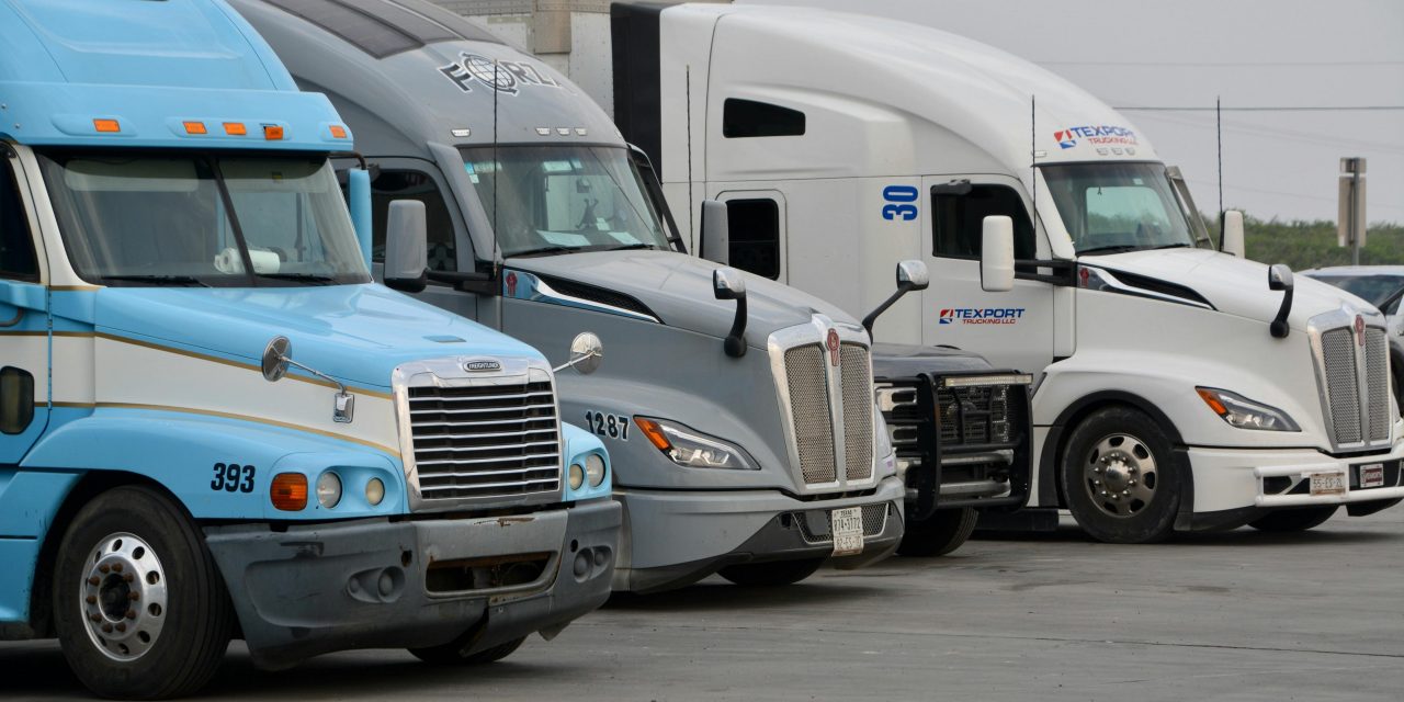Transportistas realizan megabloqueos en puntos neurálgicos de CDMX-Edomex; caos vial desde la mañana