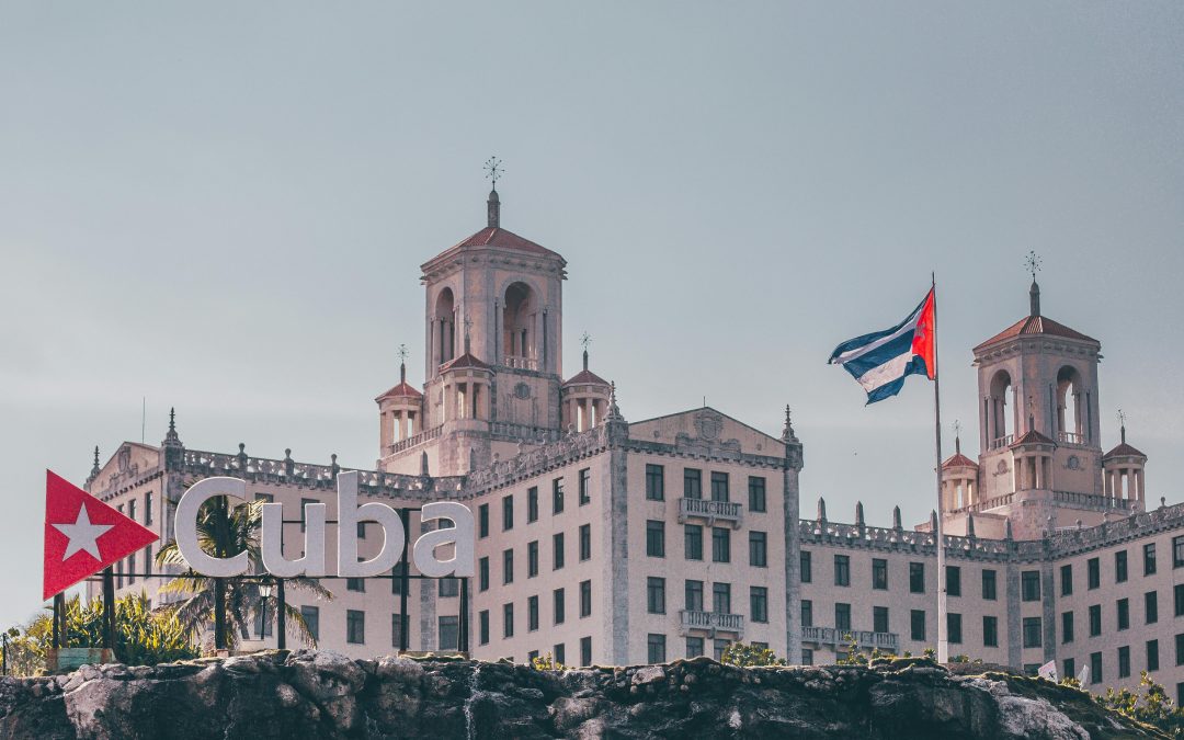 Estados Unidos anuncia aranceles adicionales a países que suministren petróleo a Cuba