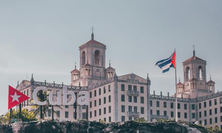 Estados Unidos anuncia aranceles adicionales a países que suministren petróleo a Cuba