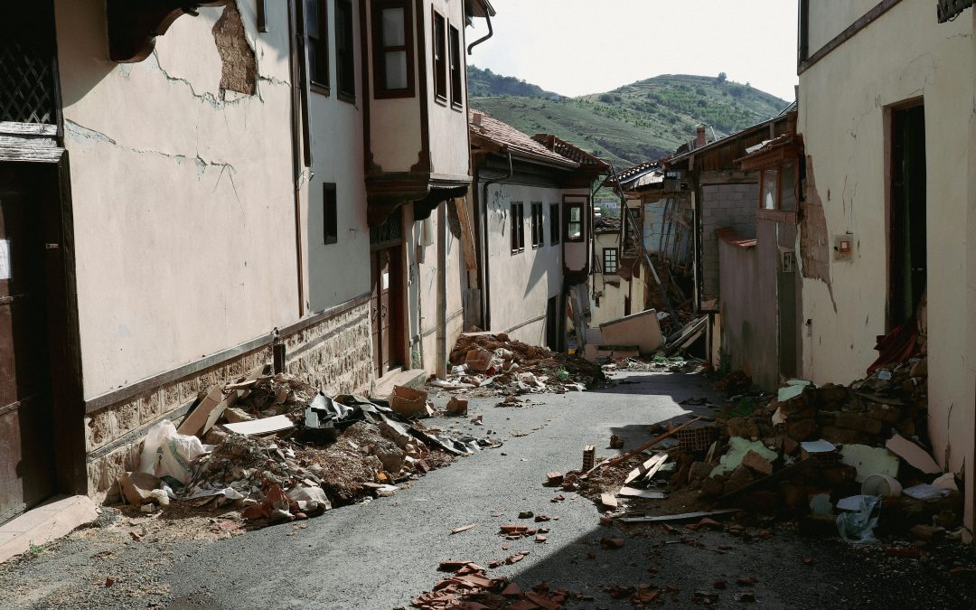 Un sismo de magnitud 6.5 sacude Guerrero y deja daños menores, derrumbes y fugas de gas