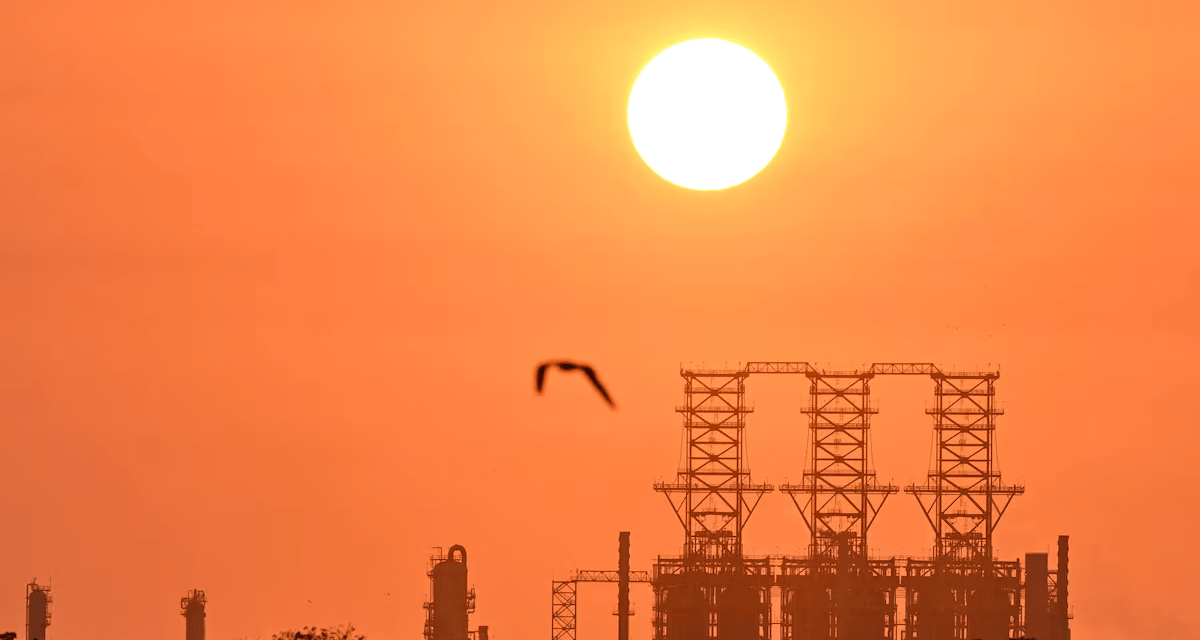 La petrolera mexicana Pemex afirma que el breve incendio en la refinería de Olmeca fue controlado y que las operaciones se desarrollan con normalidad.