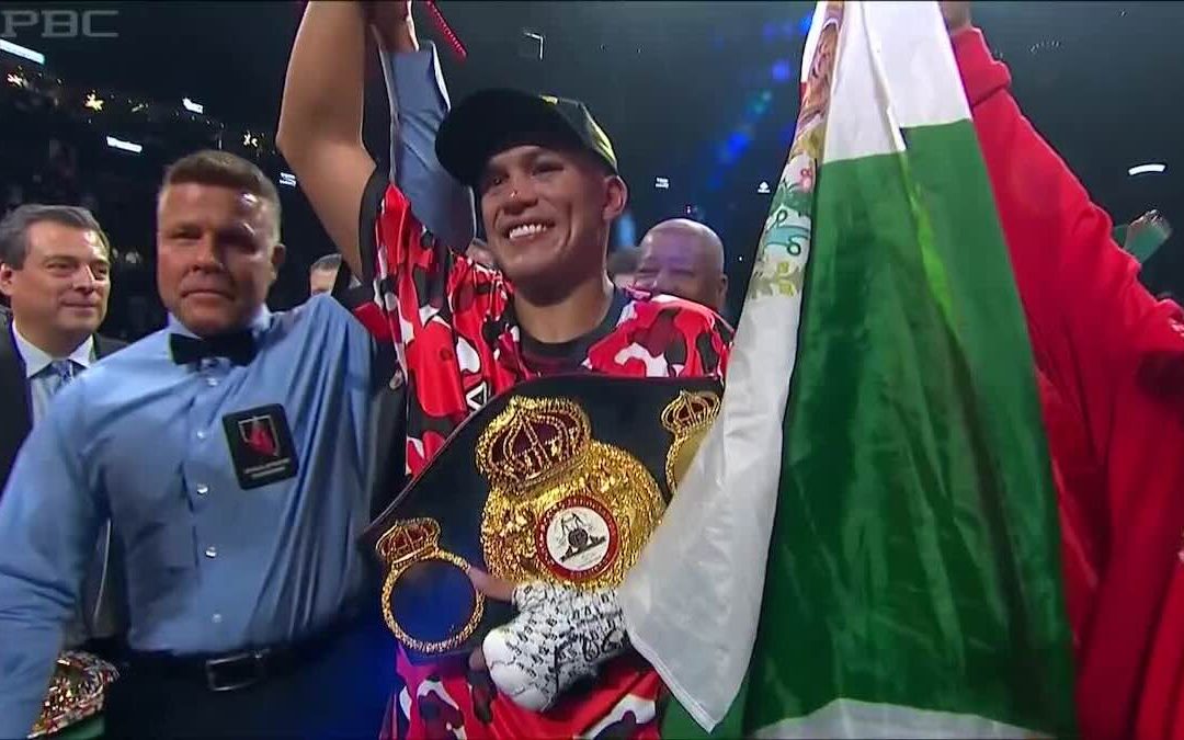 David Benavidez conquista las 200 libras: El “Monstruo” devora al “Zurdo” en Las Vegas