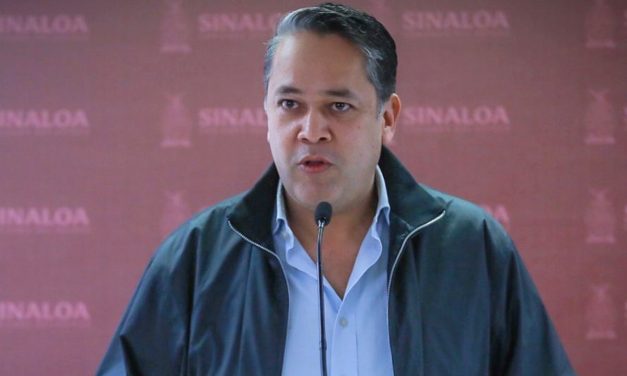 Exsecretario de Finanzas de Sinaloa también se entregó a Estados Unidos