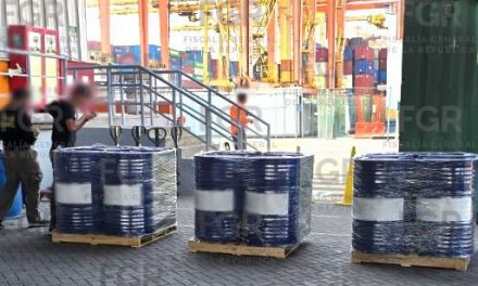 EN ADUANA DE MANZANILLO, COLIMA, FGR Y SSPC ASEGURAN MÁS DE 54 MIL LITROS DE PRECURSORES QUÍMICOS