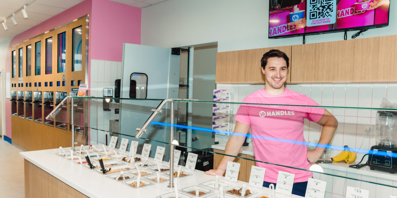 Cómo un joven de 23 años convirtió una tienda en un imperio de postres.