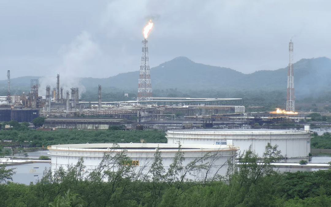 Pemex confirma la muerte de un trabajador herido en una explosión en la refinería de Oaxaca.