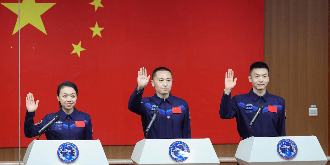 China envía a un astronauta en una misión espacial de un año de duración con la vista puesta en el alunizaje de 2030.
