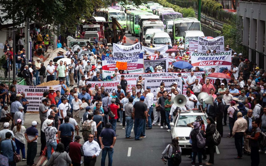 Bloqueos y megamarcha colapsan la CDMX: Transportistas y colectivos desquician Paseo de la Reforma