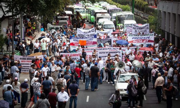 Bloqueos y megamarcha colapsan la CDMX: Transportistas y colectivos desquician Paseo de la Reforma