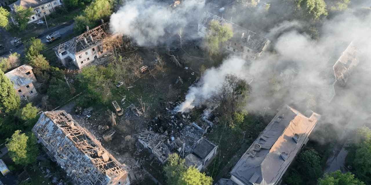 Al menos 18 muertos en un fuerte ataque ruso contra ciudades ucranianas.