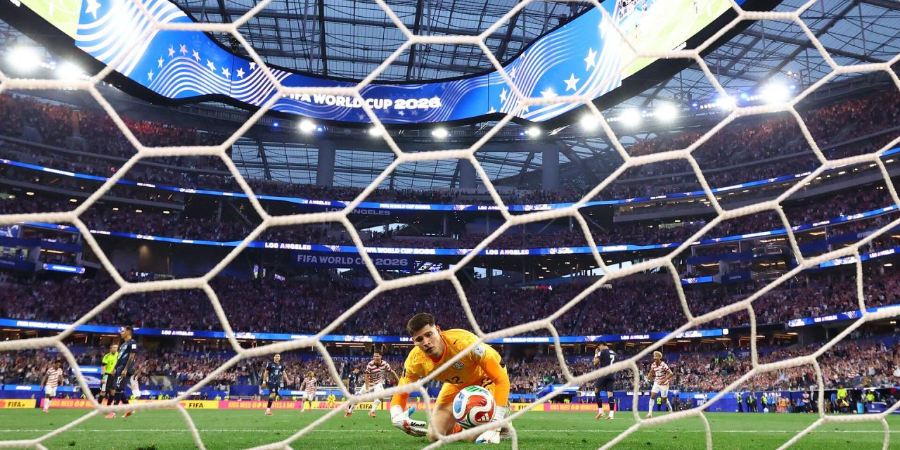 El regreso de Paraguay al Mundial deja una «dolorosa lección», dice Alfaro.