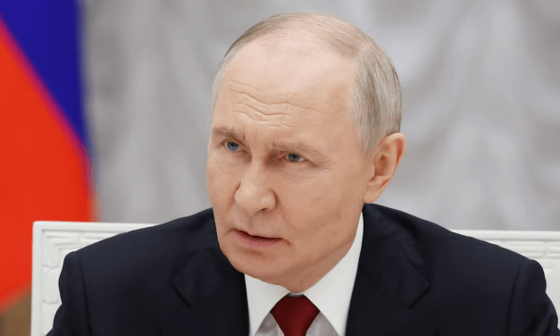 Según Ifax, Putin afirma que Rusia está desarrollando un sistema de control de drones basado en satélites.