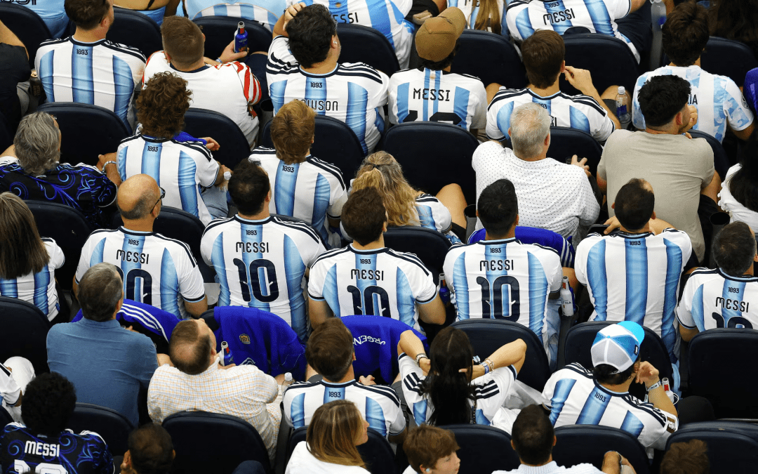Argentina le canta el feliz cumpleaños a Messi en grupo.