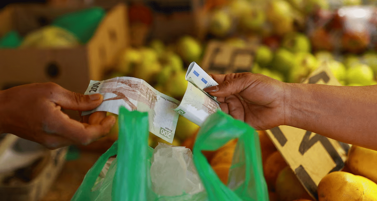 La economía mexicana podría superar las previsiones de la OCDE, según el ministro de Hacienda.