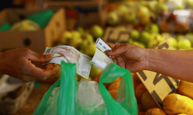 La economía mexicana podría superar las previsiones de la OCDE, según el ministro de Hacienda.