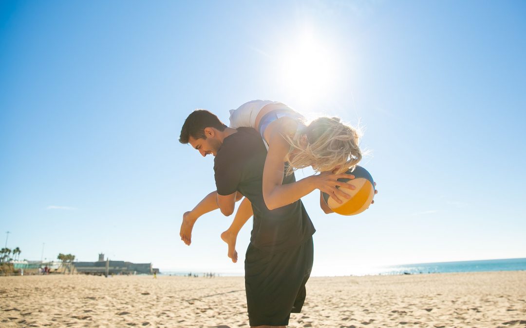 Vacaciones en la playa: cómo prevenir la otitis del nadador este verano