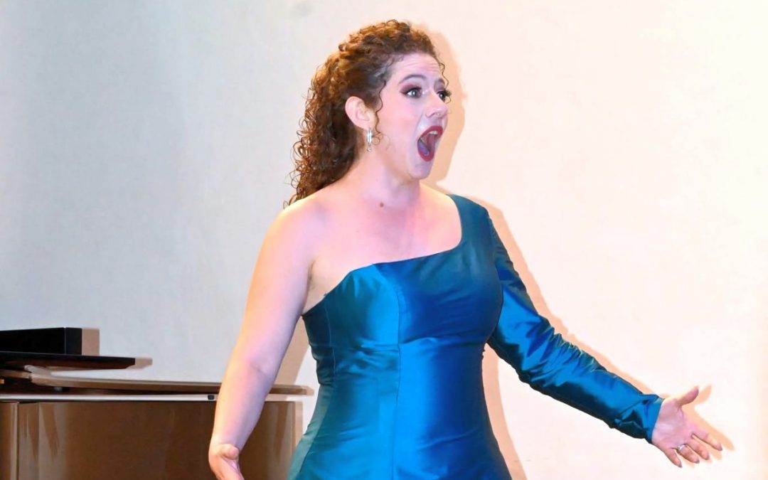 Carmen Carvajal Bonanni, joven soprano poblana que busca llevar la ópera mexicana al mundo