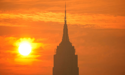 Humo, fuego, inundaciones: Estados Unidos se enfrenta a una triple amenaza meteorológica extrema este verano.