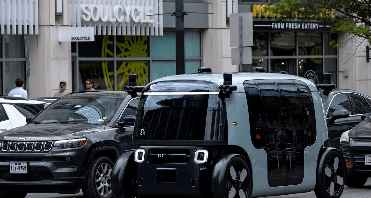 Zoox, de Amazon, obtiene la primera aprobación en EE. UU. para robotaxis de pago sin control humano.