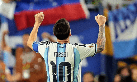 Messi responde una vez más al llamado y Argentina se salva por poco.