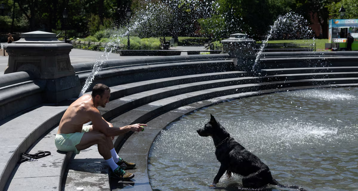 La ola de calor interrumpe los eventos del 4 de julio en todo Estados Unidos y sobrecarga las redes eléctricas.