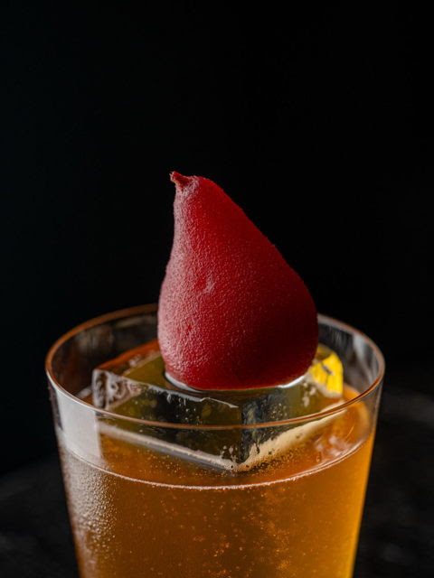 The Macallan y Handshake presentan Poached Pear, un nuevo cóctel que celebra la historia y maestría de ambas marcas.