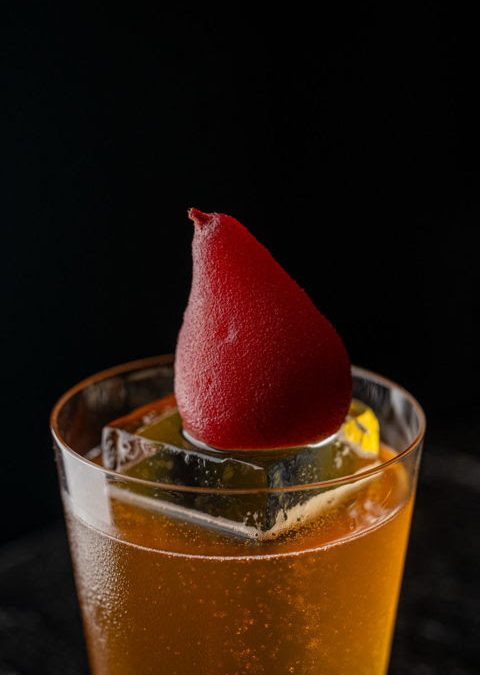The Macallan y Handshake presentan Poached Pear, un nuevo cóctel que celebra la historia y maestría de ambas marcas.