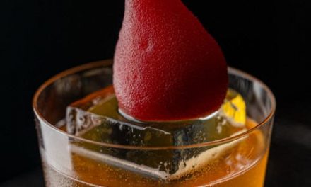 The Macallan y Handshake presentan Poached Pear, un nuevo cóctel que celebra la historia y maestría de ambas marcas.