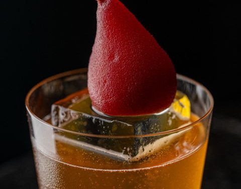 The Macallan y Handshake presentan Poached Pear, un nuevo cóctel que celebra la historia y maestría de ambas marcas.