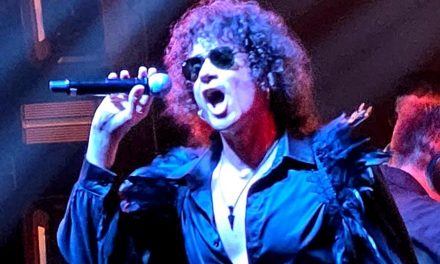 LA MEMORIA DE HÉROES DEL SILENCIO RENACIÓ ENTRE GUITARRAS Y SINFONÍA EN EMOTIVO HOMENAJE EN LA MARAKA