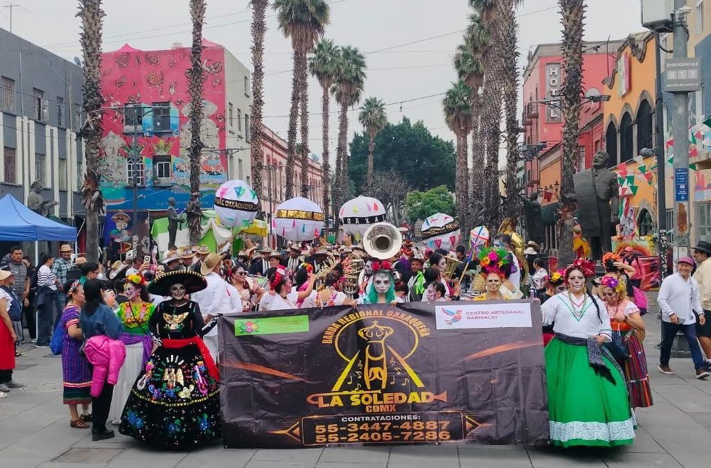 Lo vuelven a hacer las Catrinas Regionales ahora con la Banda Monumental Oaxaqueña