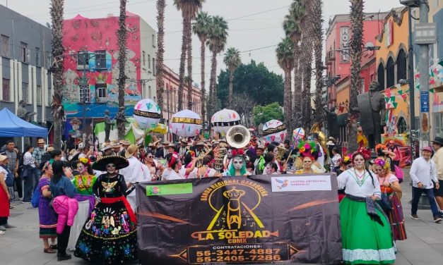 Lo vuelven a hacer las Catrinas Regionales ahora con la Banda Monumental Oaxaqueña