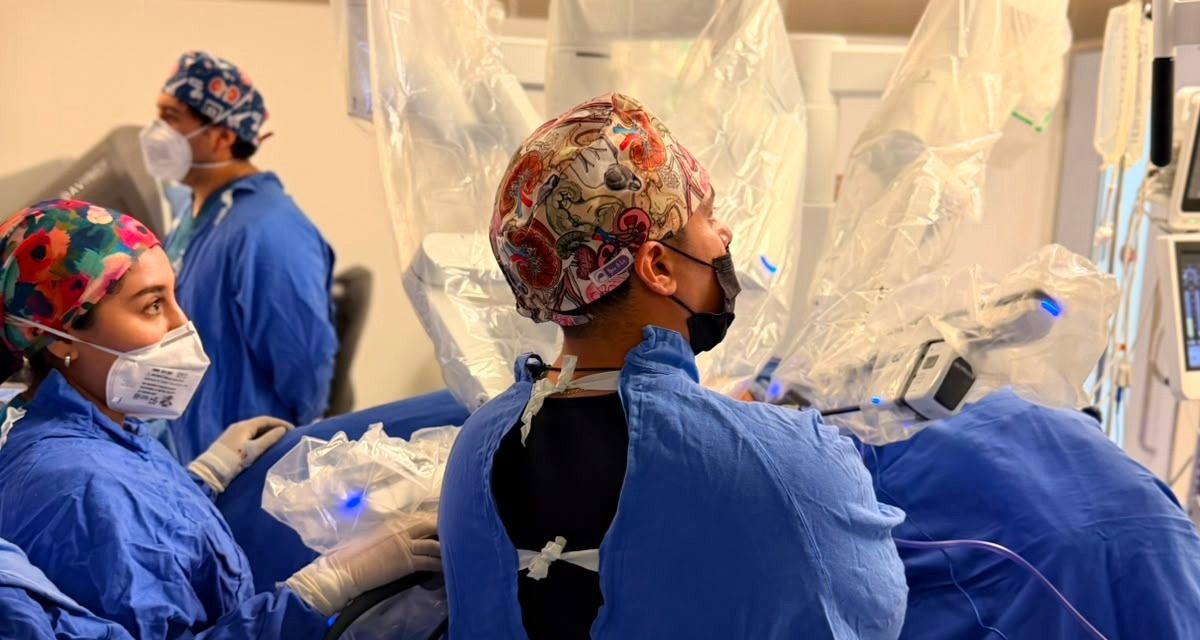 Con robot Da Vinci, médicos del HR “1° de Octubre” del ISSSTE retiran tumor renal a paciente de 72 años