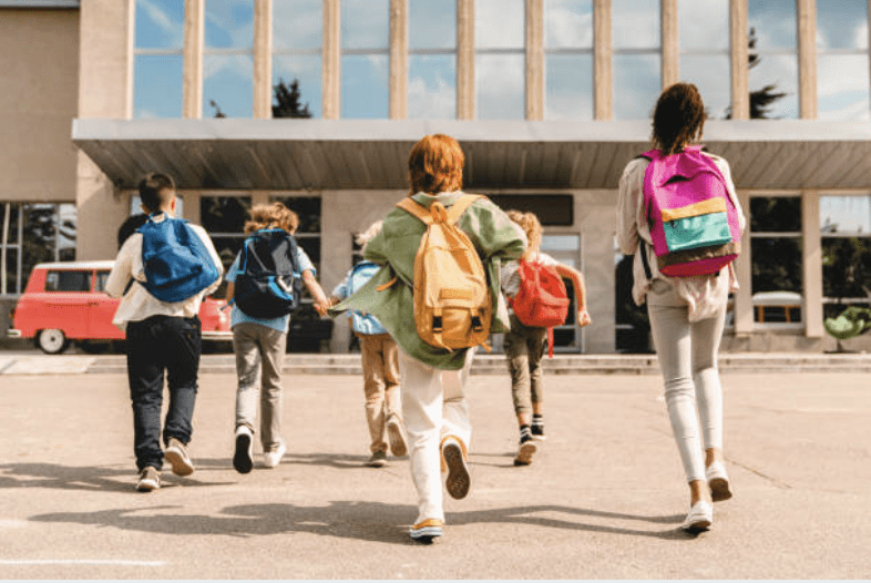 Antes del primer timbre: la operación logística que hace posible el regreso a clases