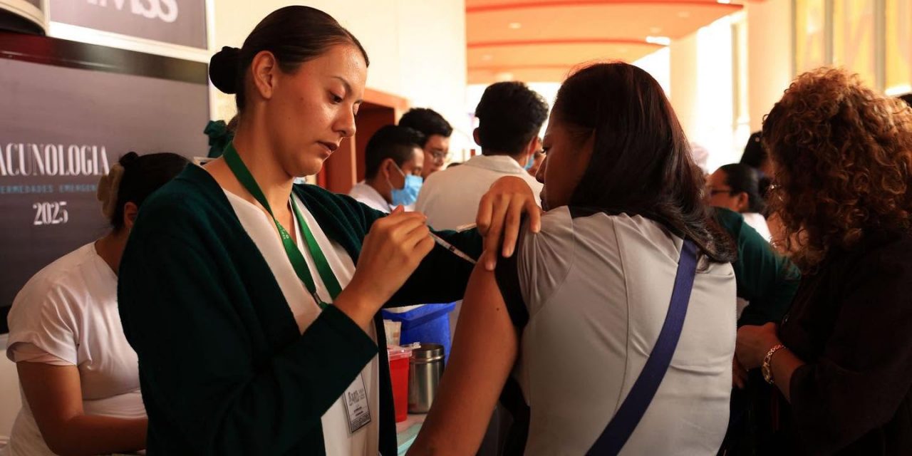 Vacunación, clave para prevenir y eliminar enfermedades:Vacunología 2026