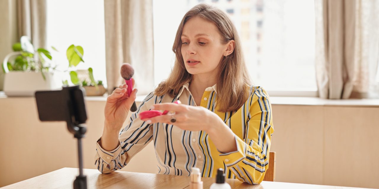 El nuevo poder de la belleza: ¿en quién confiamos hoy para decidir qué compramos? ​ ​
