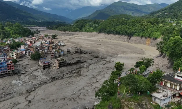 Riada devastadora en el norte de Nepal y frontera con China deja decenas de muertos y cientos de desaparecidos