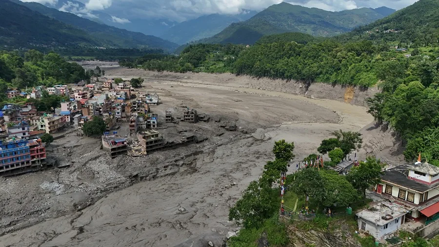 Riada devastadora en el norte de Nepal y frontera con China deja decenas de muertos y cientos de desaparecidos