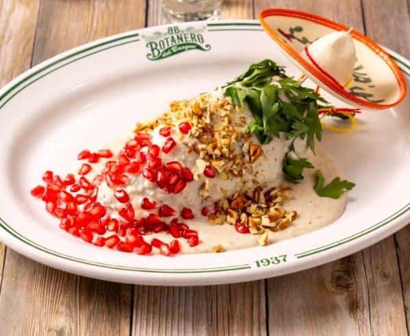 LA GUÍA IMPERDIBLE DE DÓNDE COMER LOS MEJORES CHILES EN NOGADA DE LA TEMPORADA