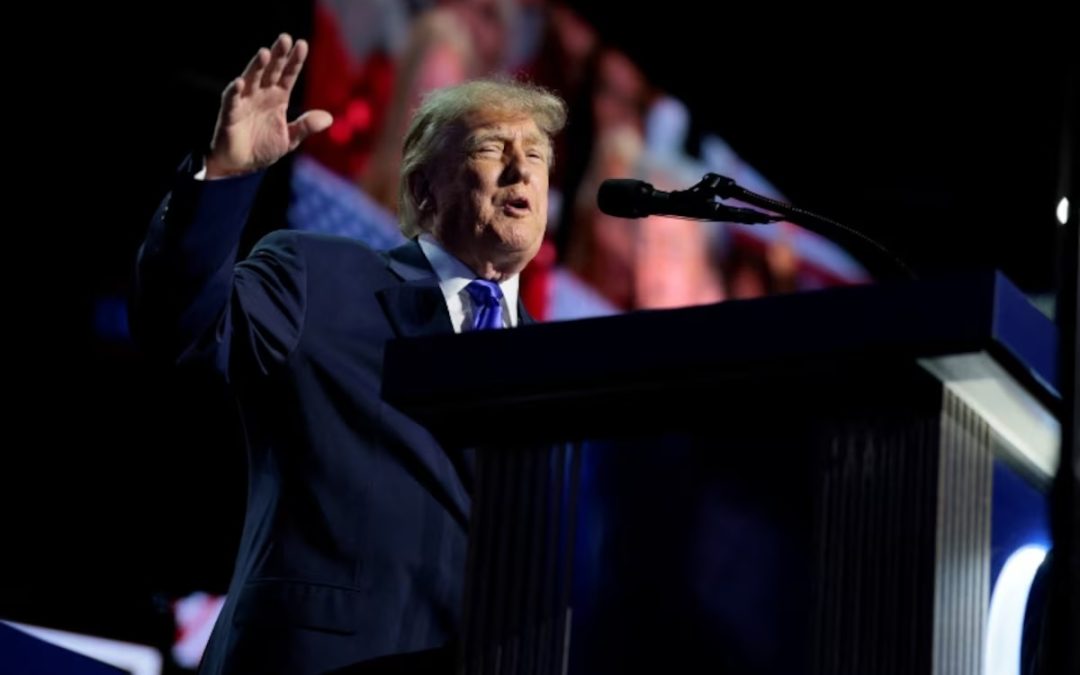 Trump anuncia un pago de 5.000 dólares si ganan los republicanos, mientras Vance espera entre bastidores.