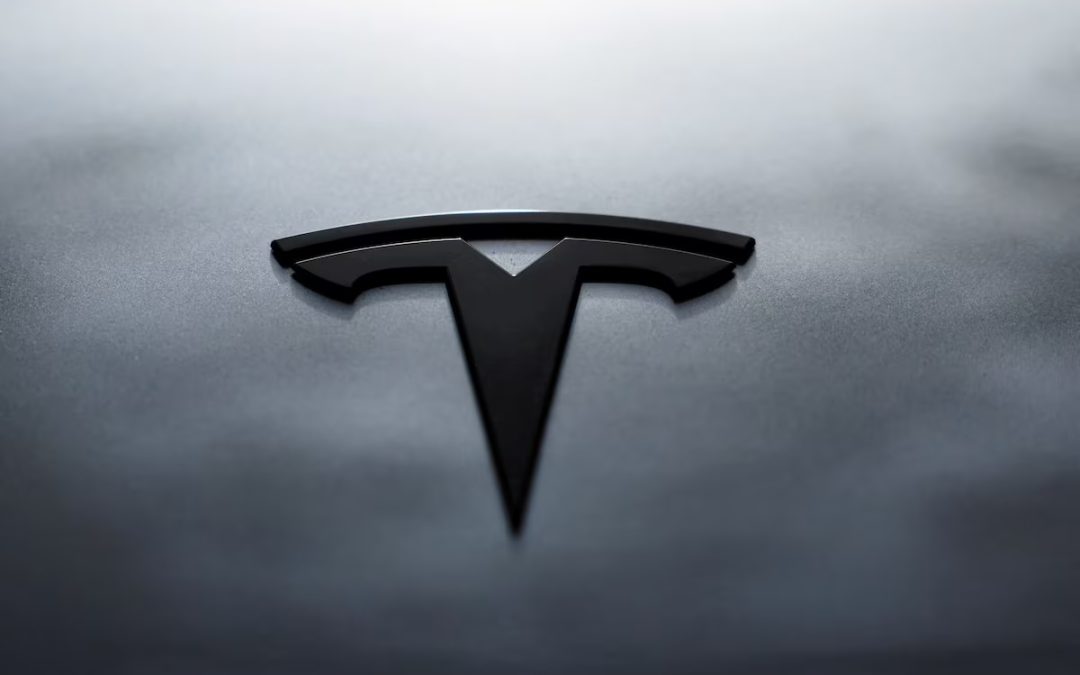 Tesla se enfrenta a un importante juicio por presunta discriminación contra los trabajadores negros, tras años de demandas.